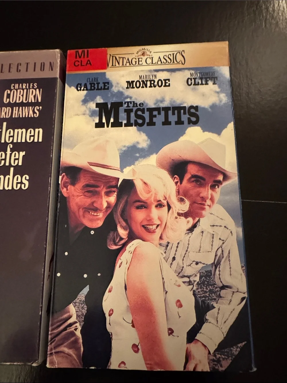 Marilyn Monroe VHS 📼 lot of 2 movies _ The MISFITS & Gentlemen Prefer Blondes 💫